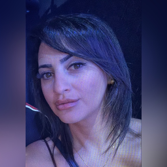 Meet your Posher, Christine - Picture 1 of 1